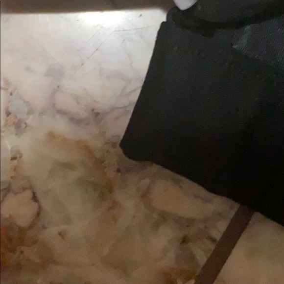 Too small - Picture 3 of 3